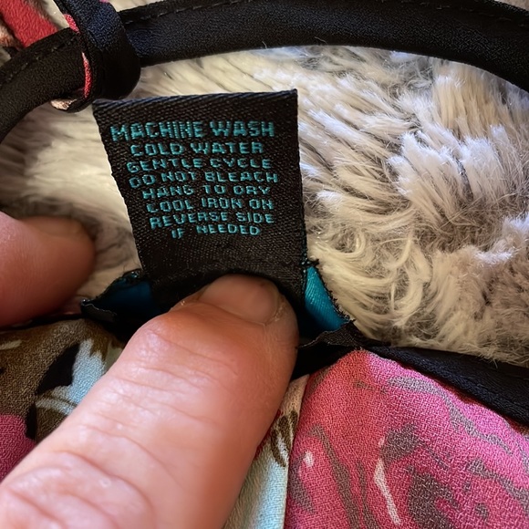 NWOT Rue+ Zip Up Vneck Floral Tank Top with Double-Straps, Size 2x - Picture 4 of 6